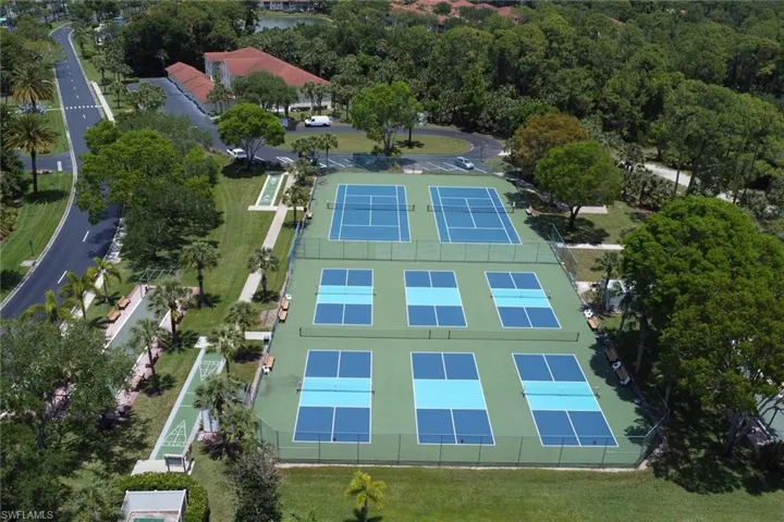 121 Gabriel Cir 1, Naples, Florida 34104