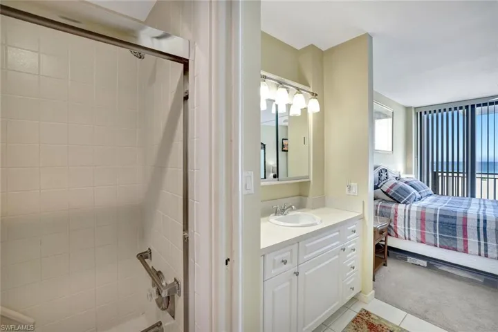 Ensuite bathroom with vanity and bathtub / shower combination