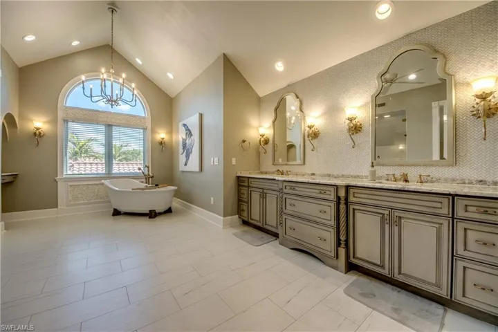Primary Bath W/Exquisite Craftsmanship