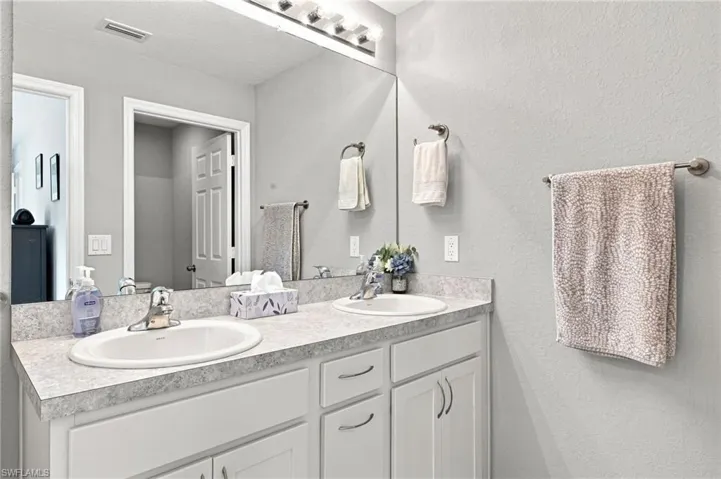 2725 Nw 19th Pl, Cape Coral, Florida 33993
