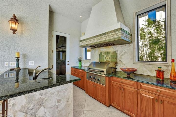 Outdoor Kitchen