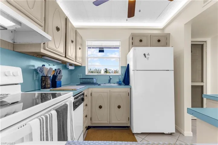 150 Turtle Lake Ct 307, Naples, Florida 34105