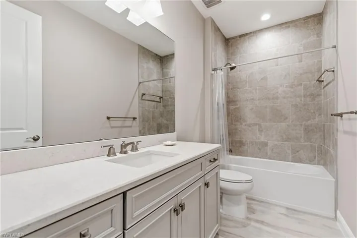 2118  Marquesa  CIR, Naples, FL 34112
