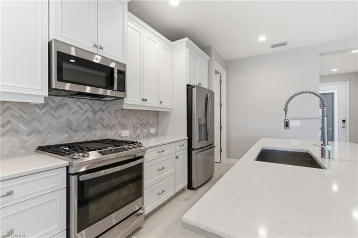 2118  Marquesa  CIR, Naples, FL 34112