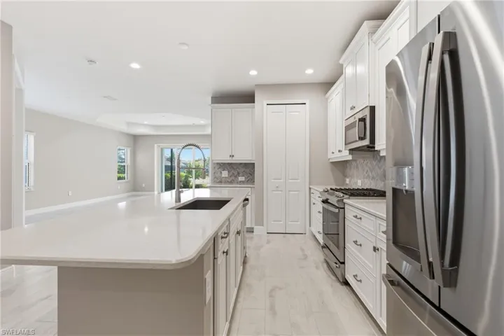 2118  Marquesa  CIR, Naples, FL 34112