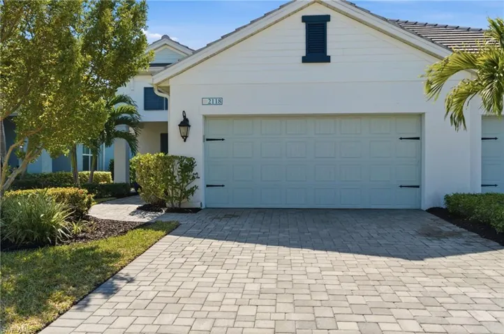 2118  Marquesa  CIR, Naples, FL 34112