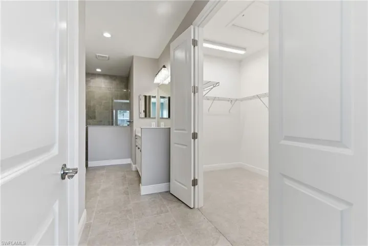 2118  Marquesa  CIR, Naples, FL 34112
