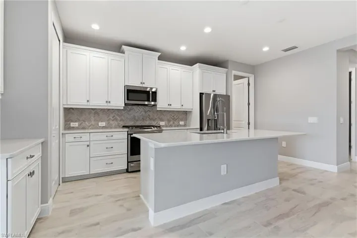 2118  Marquesa  CIR, Naples, FL 34112