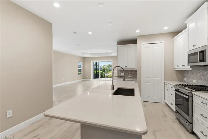 2118  Marquesa  CIR, Naples, FL 34112