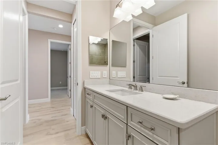 2118  Marquesa  CIR, Naples, FL 34112