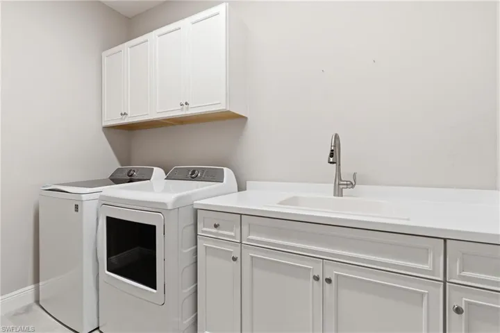 2118  Marquesa  CIR, Naples, FL 34112