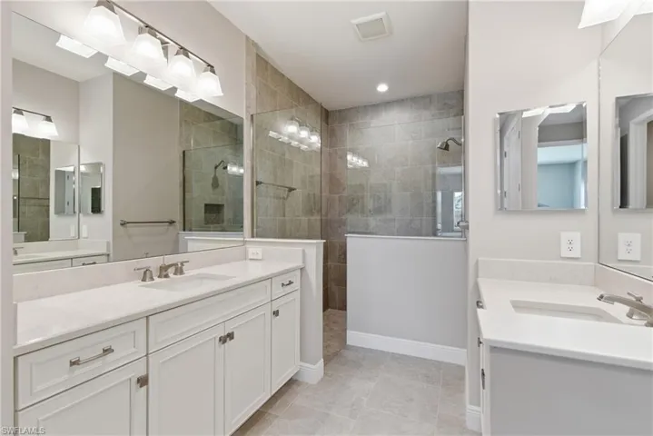 2118  Marquesa  CIR, Naples, FL 34112