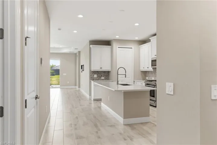 2118  Marquesa  CIR, Naples, FL 34112