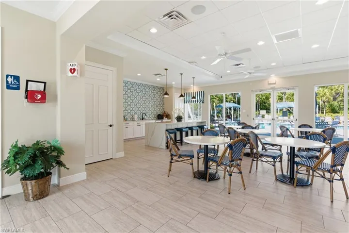 2118  Marquesa  CIR, Naples, FL 34112