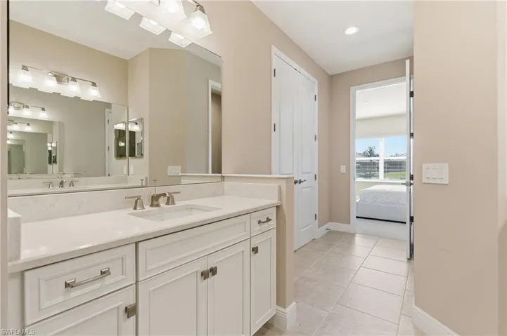 2118  Marquesa  CIR, Naples, FL 34112