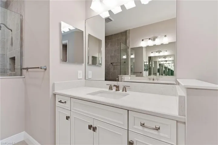 2118  Marquesa  CIR, Naples, FL 34112