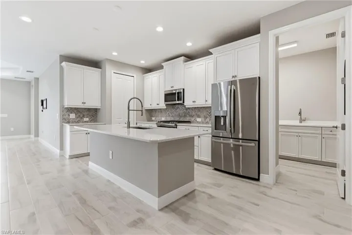 2118  Marquesa  CIR, Naples, FL 34112