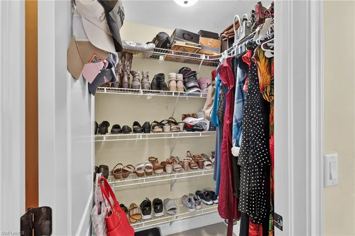 Walk in closet Master Bedroom
