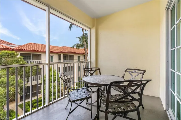 221  9th S ST, Naples, FL 34102