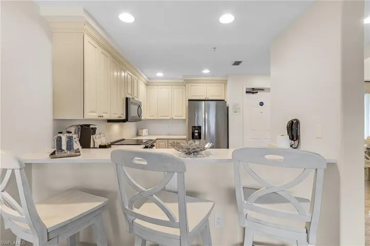 221  9th S ST, Naples, FL 34102
