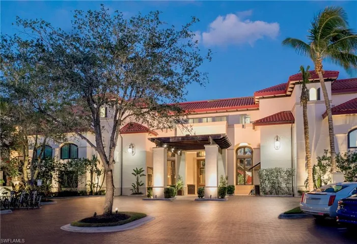 221  9th S ST, Naples, FL 34102