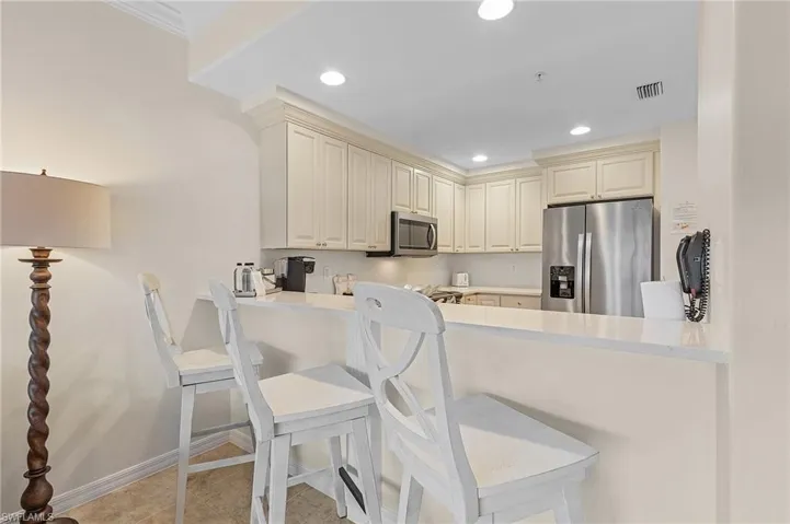 221  9th S ST, Naples, FL 34102