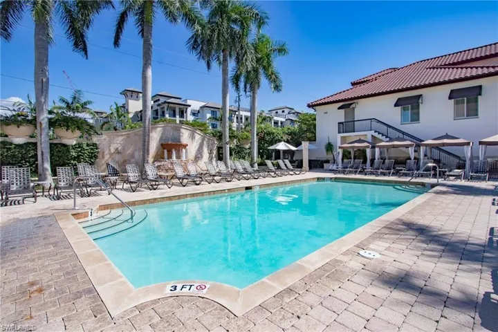 221  9th S ST, Naples, FL 34102