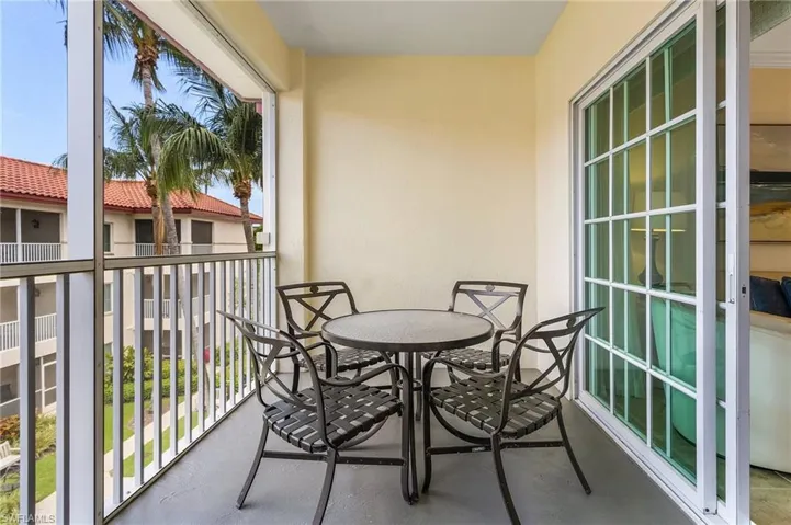 221  9th S ST, Naples, FL 34102