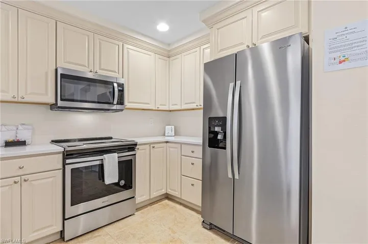 221  9th S ST, Naples, FL 34102