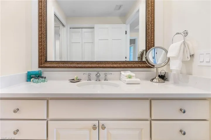 221  9th S ST, Naples, FL 34102