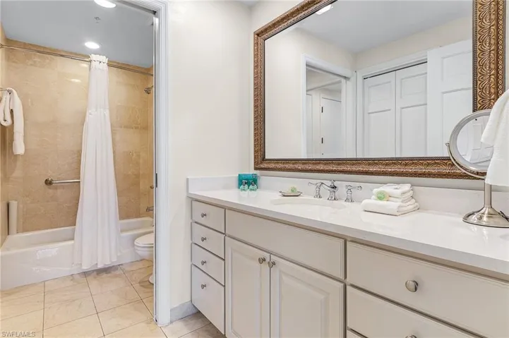 221  9th S ST, Naples, FL 34102