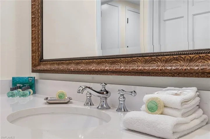 221  9th S ST, Naples, FL 34102