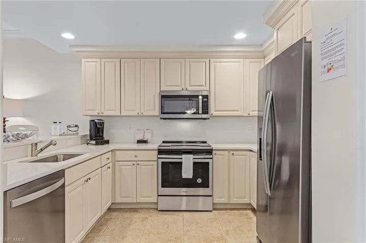 221  9th S ST, Naples, FL 34102