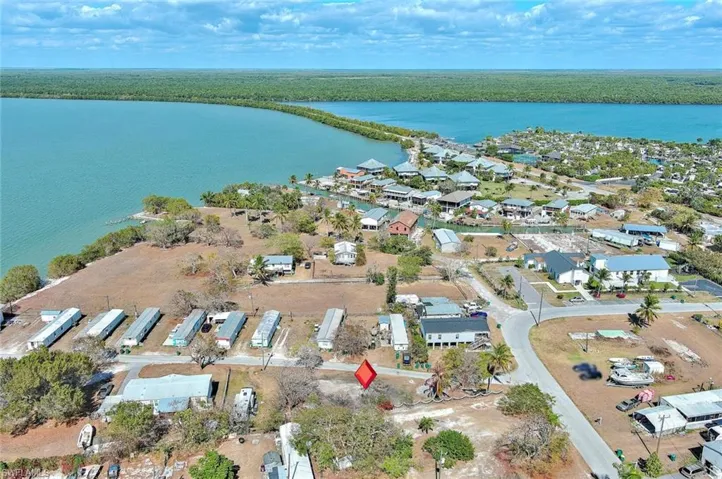 1160  Rewis  DR, Chokoloskee, FL 34138