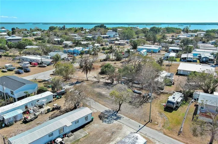 1160  Rewis  DR, Chokoloskee, FL 34138