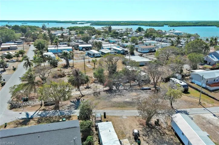 1160  Rewis  DR, Chokoloskee, FL 34138