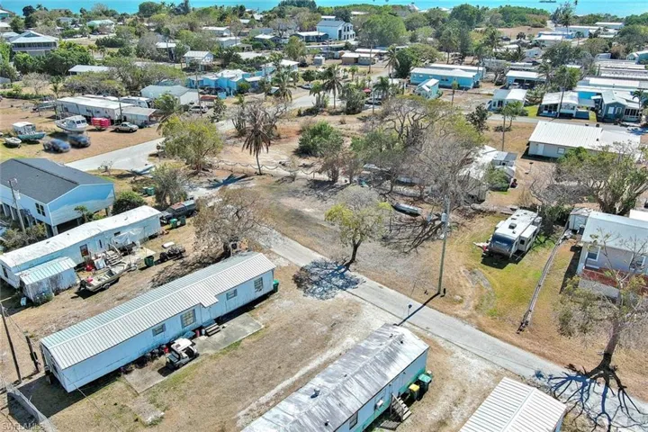 1160  Rewis  DR, Chokoloskee, FL 34138