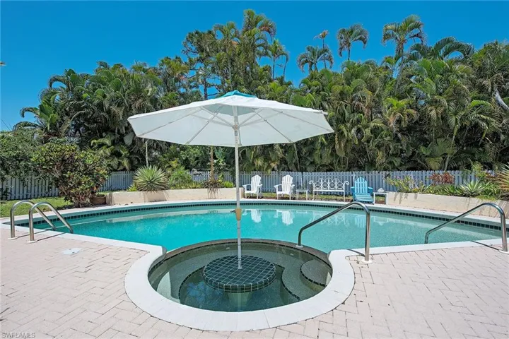 559 Neapolitan Way, Naples Fl 34103