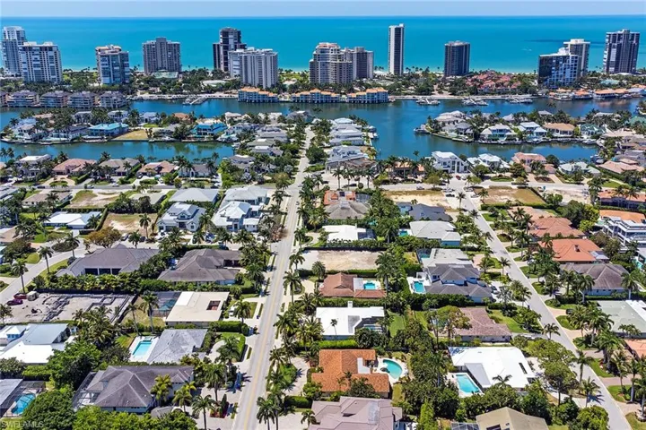 559 Neapolitan Way, Naples Fl 34103
