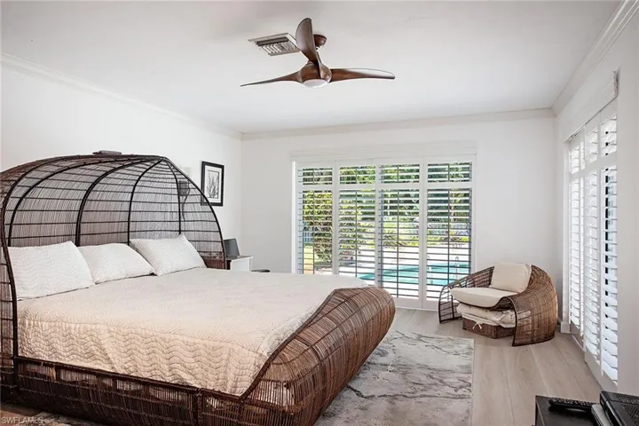 559 Neapolitan Way, Naples Fl 34103