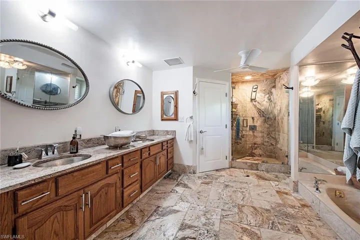 559 Neapolitan Way, Naples Fl 34103