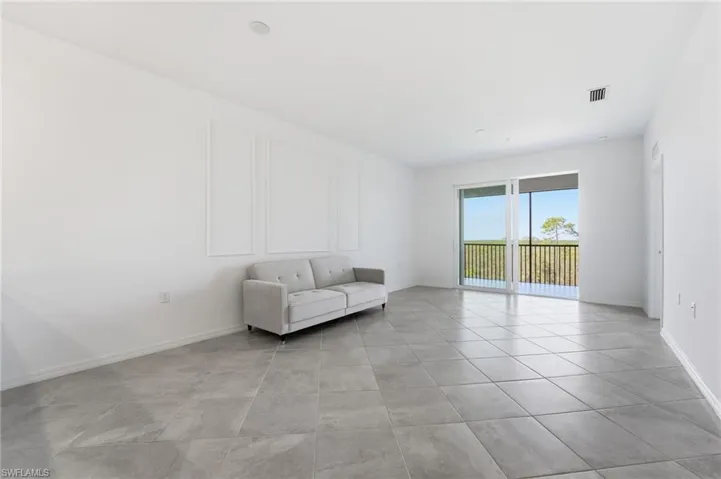 Unfurnished room with baseboards and light tile patterned flooring