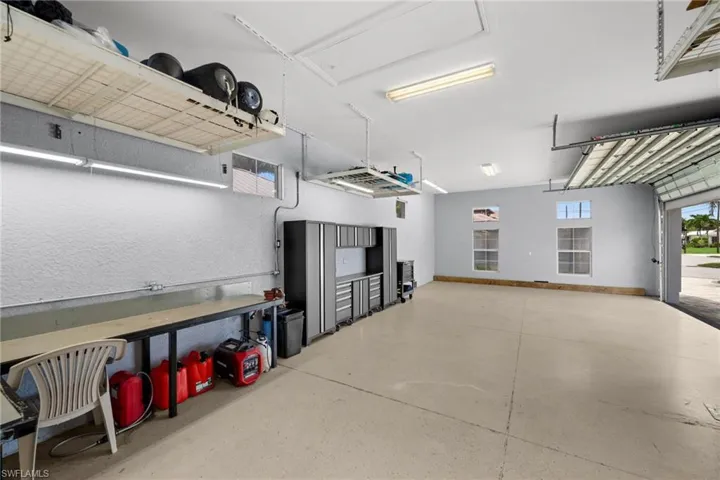 Additional 3+ car garage / man cave
