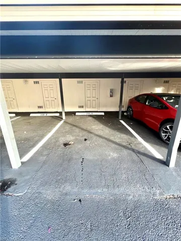 Carport (2nd parking space) w/Storage