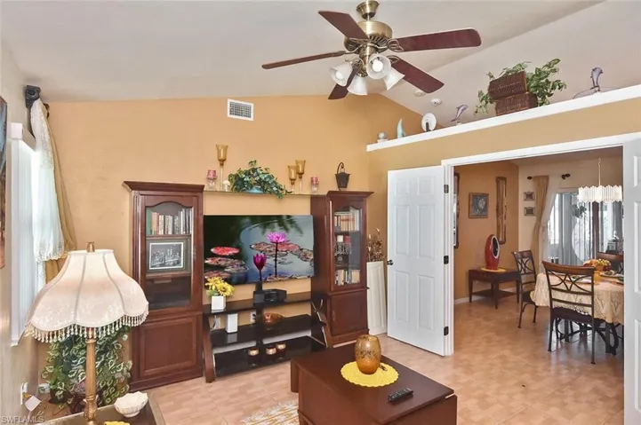 With space to spare, this den could even be converted into a 4th bedroom!