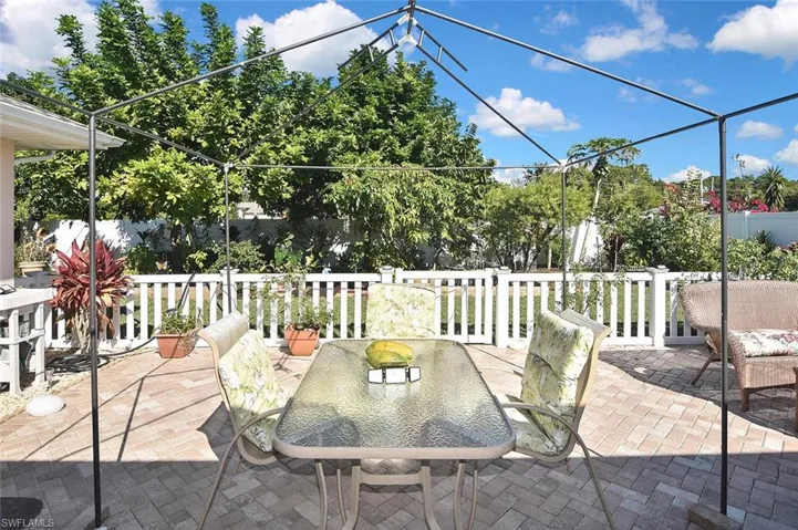 Lunch under the sun, anyone?