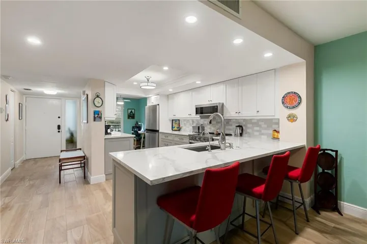 Breakfast counter in kitchen
