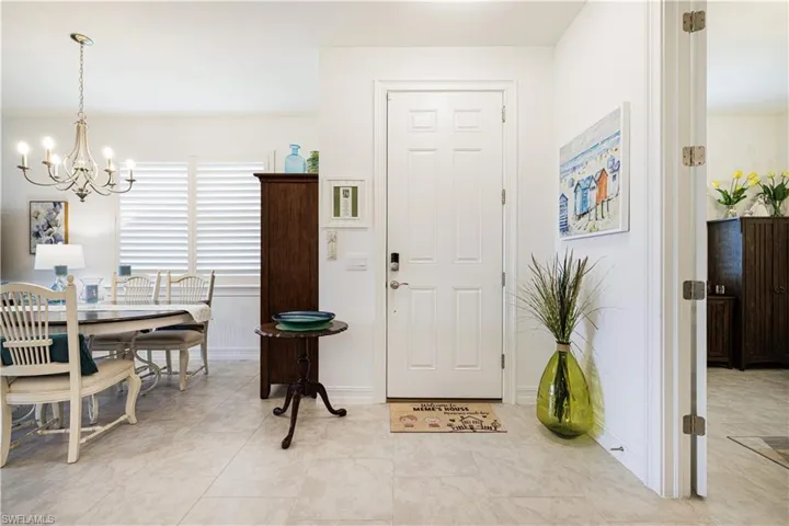 Entryway featuring a chandelier