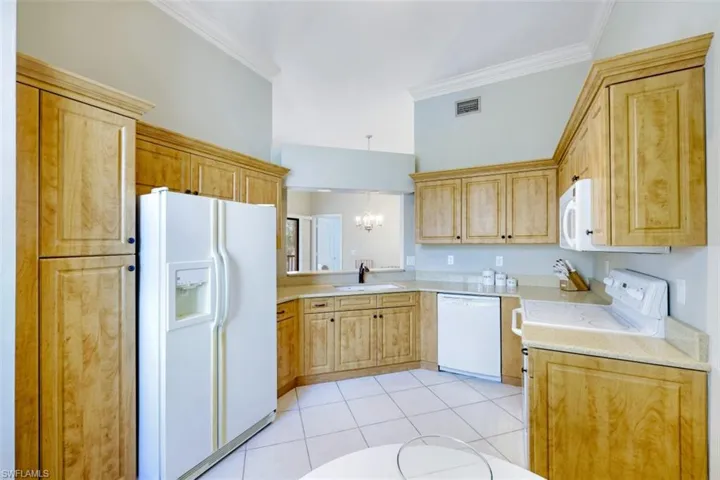 6525 Valen Way # 302, Naples, Florida 34108