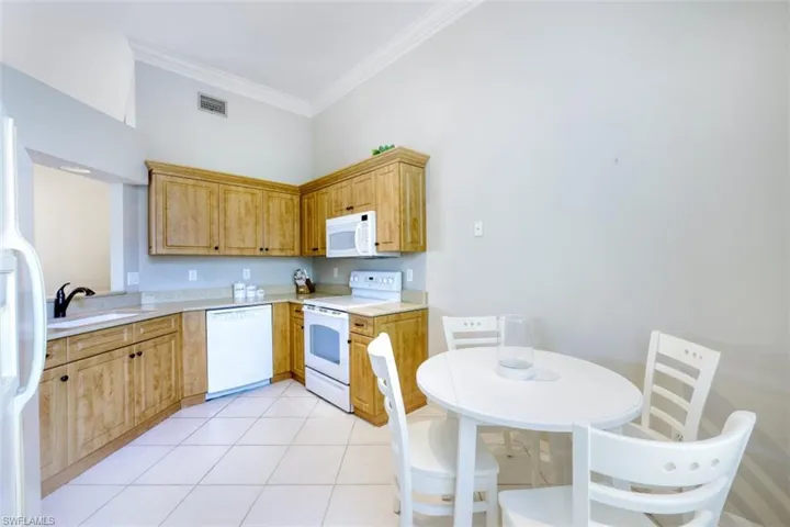 6525 Valen Way # 302, Naples, Florida 34108